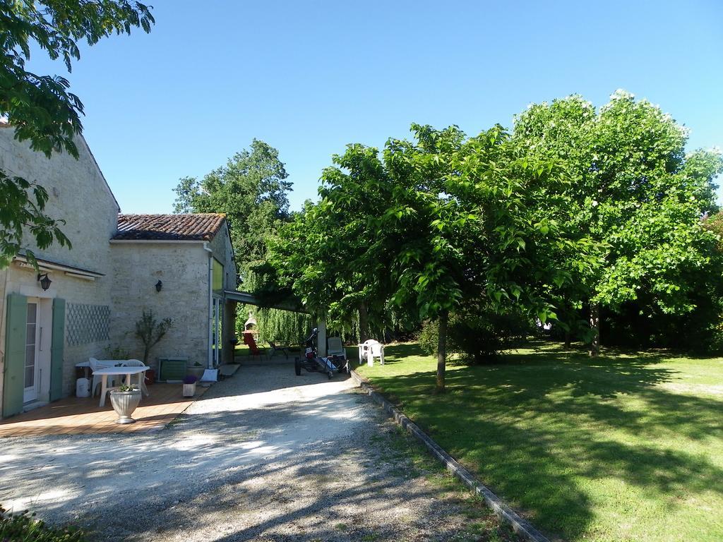 Gite Cosy, Sur Jardin, Terrasse Privee, Parking Au Calme En Rdc Gémozac 외부 사진
