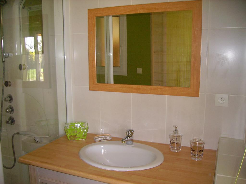 Gite Cosy, Sur Jardin, Terrasse Privee, Parking Au Calme En Rdc Gémozac 외부 사진